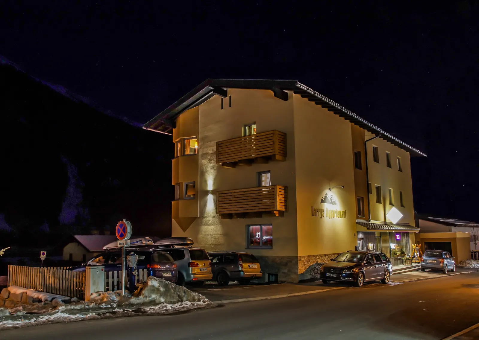 Harry’s Appartement bei Nacht in Pettneu am Arlberg