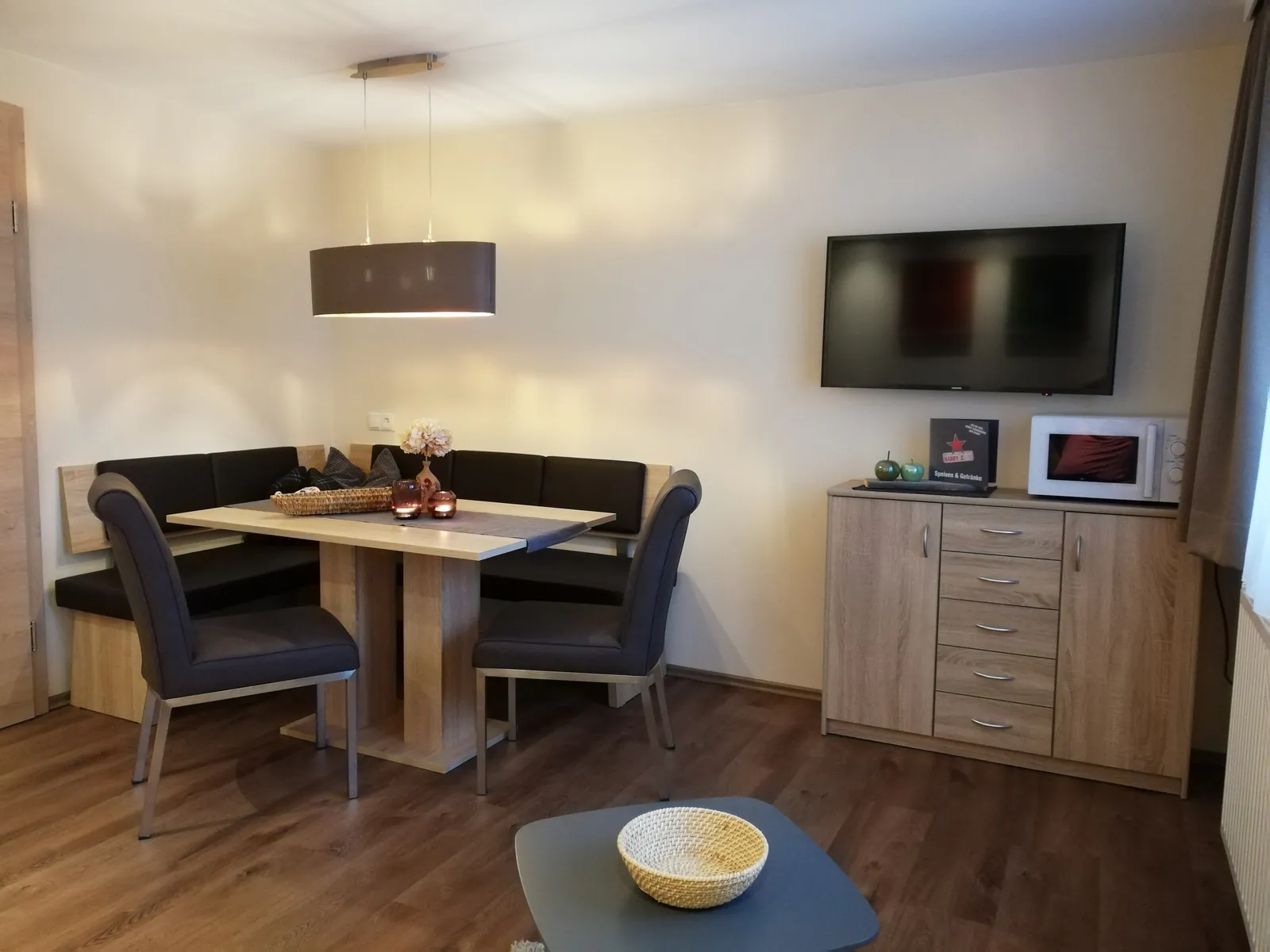 Top 2 – Essecke mit Flat-TV